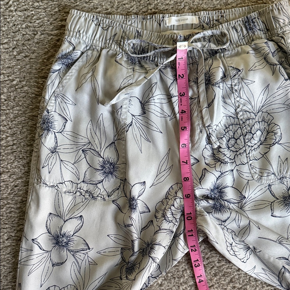 C&C California Floral Print Pants - Gray and White - Picture 3 of 9